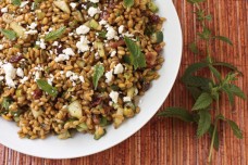 Freekeh salad with cucumber, pistachios and mint