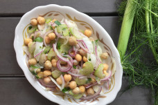 chickpea fennel salad